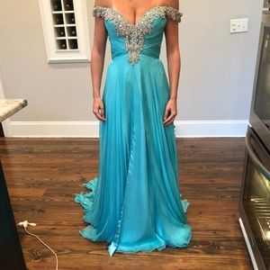 Stunning blue pageant gown!